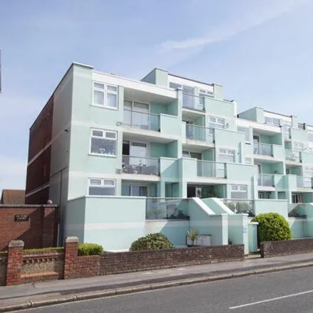Buy this 2 bed apartment on Marine Parade West in Lee-on-the-Solent, PO13 9NS