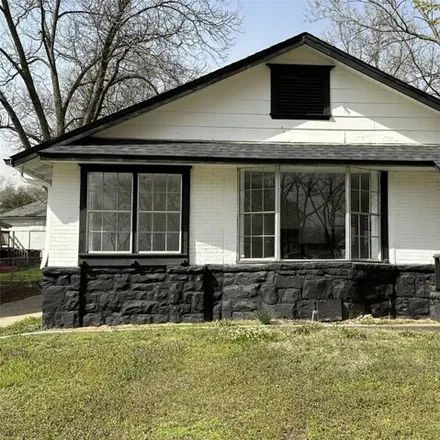 Buy this 2 bed house on 125 West McKinley Avenue in Sapulpa, OK 74066