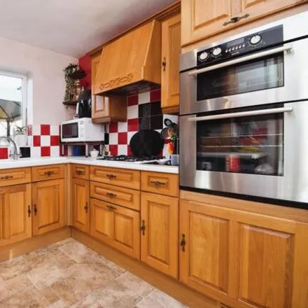 Image 3 - unnamed road, Basildon, SS13 1RG, United Kingdom - Townhouse for sale