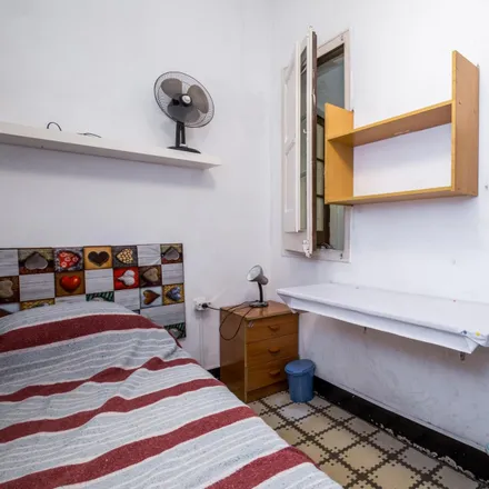 Rent this 4 bed room on Herbolari Trini in Carrer de Lepant, 08001 Barcelona