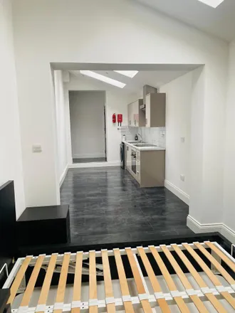 Image 3 - York Road, London, IG1 3AE, United Kingdom - Apartment for rent