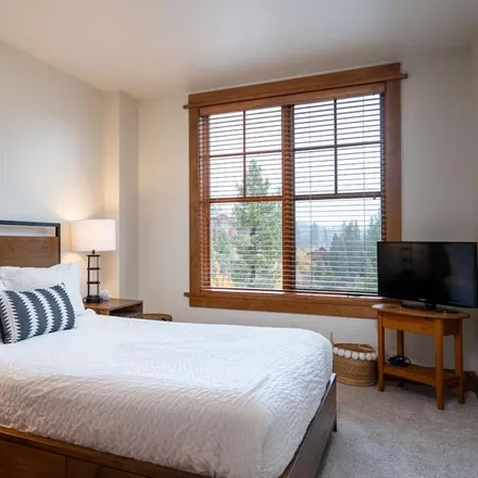 Rent this 3 bed condo on Truckee