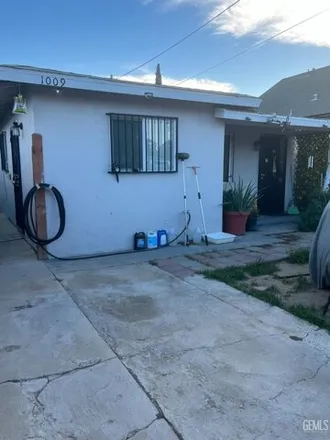 Buy this 3 bed house on 1031 6th Street in Bakersfield, CA 93304