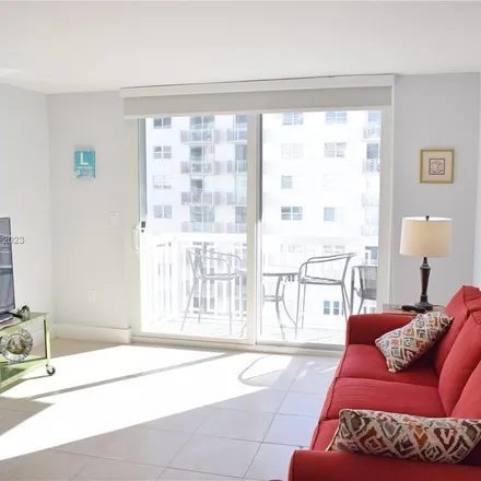 Image 4 - Local House Hotel, 400 Ocean Drive, Miami Beach, FL 33139, USA - Apartment for rent