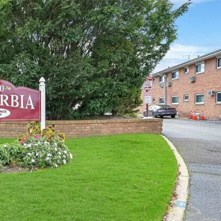 Buy this studio apartment on Heisser Court in Village of Farmingdale, NY 11735