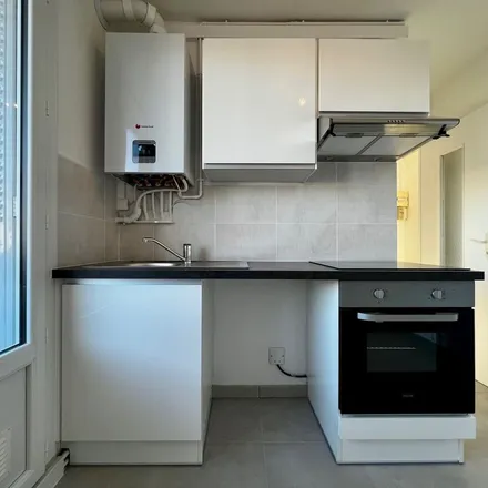 Rent this 3 bed apartment on Les arbres et la lumière in GR9, 38170 Seyssinet-Pariset