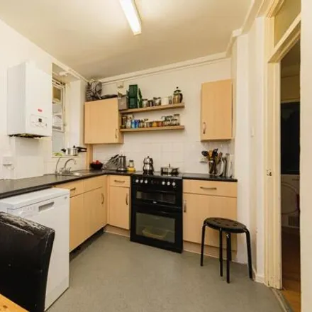 Image 3 - Hartnoll House, Eastwood Close, London, N7 8DS, United Kingdom - Apartment for sale