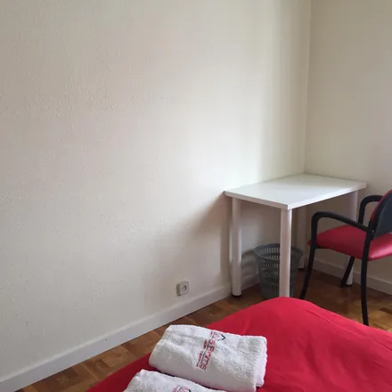 Rent this 4 bed room on Madrid in Paseo de Santa María de la Cabeza, 9