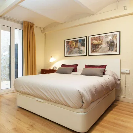 Rent this studio apartment on Carrer del Consell de Cent in 88, 08001 Barcelona
