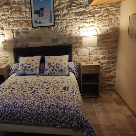 Rent this 3 bed house on 30870 Saint-Côme-et-Maruéjols