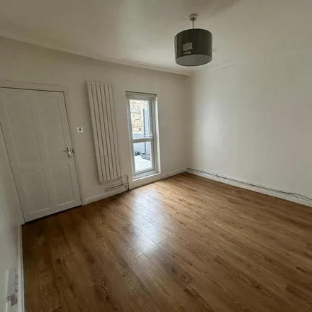 Image 2 - 409 Roman Road, Old Ford, London, E3 5QS, United Kingdom - Apartment for rent