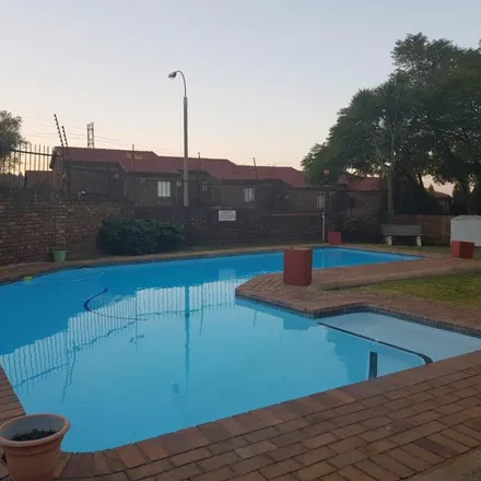 Rent this 2 bed apartment on Woodley Road in Cresta, Johannesburg