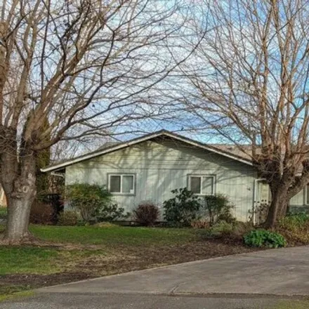 Buy this 4 bed house on 888 Agate Street in Medford, OR 97501