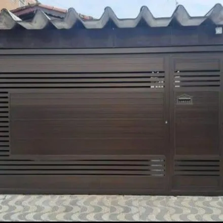 Buy this 4 bed house on Rua Espírito Santo in Boqueirão, Praia Grande - SP