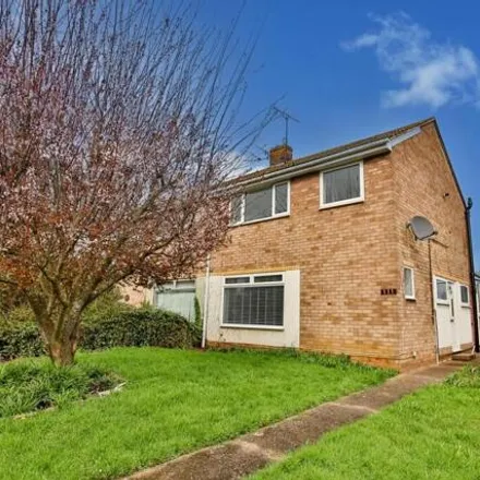Rent this 3 bed duplex on Penhill Crescent in Worcester, WR2 5PX