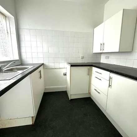 Image 5 - Spring Bank, Hull, HU3 1LP, United Kingdom - Townhouse for rent