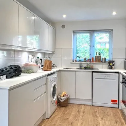 Image 5 - Abbey Gardens, London, W6 8QR, United Kingdom - Townhouse for rent