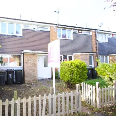 Image 2 - Thrales Close, Luton, LU3 3RR, United Kingdom - Townhouse for rent