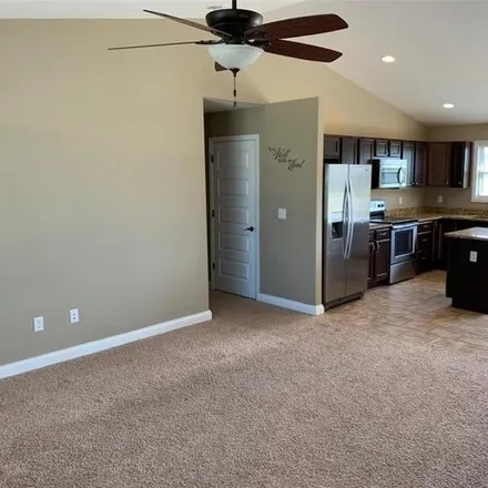 Image 2 - 404 Prairie Creek Drive, Wentzville, MO 63348, USA - House for rent