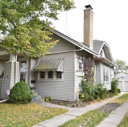 Buy this 4 bed house on 1123 Monroe Avenue in Racine, WI 53405