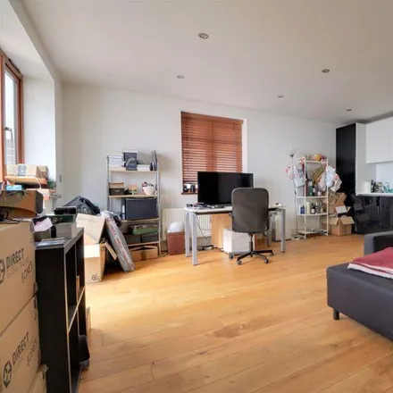 Image 2 - 37 Foxley Lane, London, CR8 3EE, United Kingdom - Apartment for rent