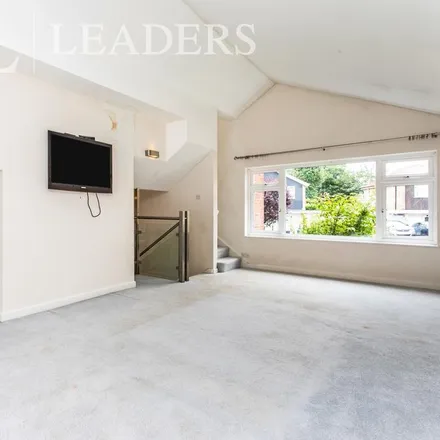 Image 2 - Coniston Way, Redhill, RH2 0LN, United Kingdom - House for rent