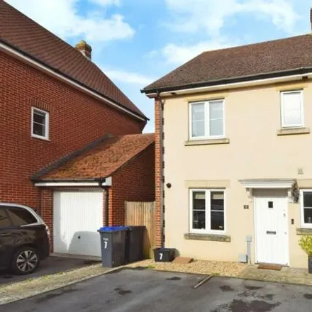 Buy this 3 bed townhouse on Nevill Close in Amesbury, SP4 7XU