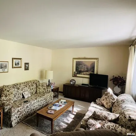Image 2 - 752 Whippoorwill Drive, Tazewell County, IL 61571, USA - House for sale
