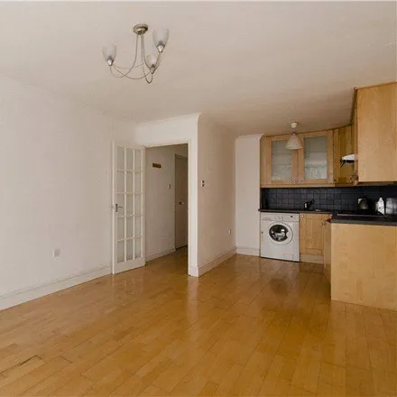 Image 4 - 34-39 Theseus Walk, London, N1 8DS, United Kingdom - Apartment for rent