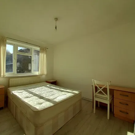 Rent this 3 bed apartment on Caldwell Street in Stockwell Park, London