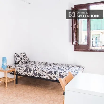 Rent this 3 bed room on Carrer de Lancaster in 20, 08001 Barcelona