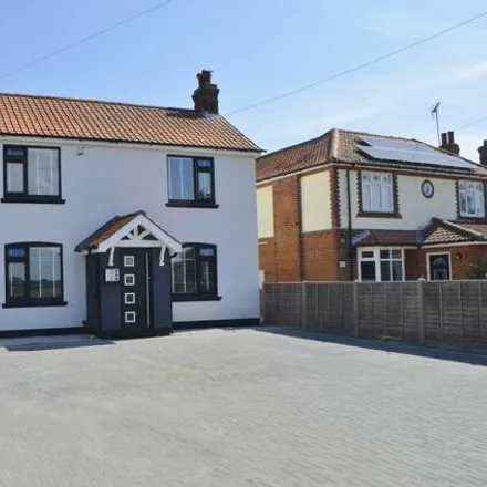 Buy this 4 bed house on Great Street Farm in Reeve Lodge, High Road