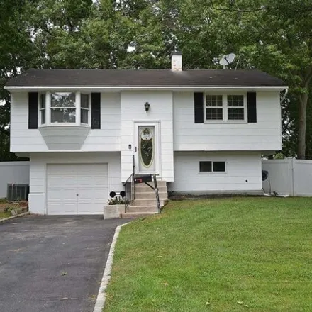 Buy this 3 bed house on 11 Trapper Ln in South Setauket, New York