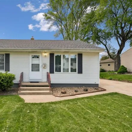 Buy this 2 bed house on 1552 Patton Avenue in Waterloo, IA 50702