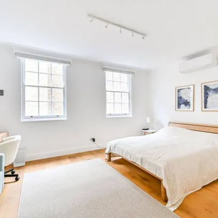 Rent this 4 bed townhouse on 54 Saint Michael's Street in London, W2 1RE