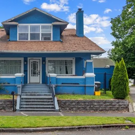 Buy this 7 bed house on 3312 Southeast 23rd Avenue in Portland, OR 97202