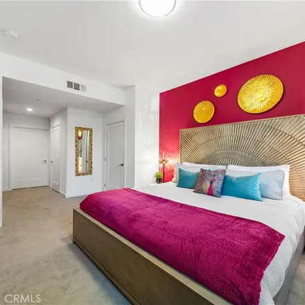 Rent this 2 bed apartment on Vinz in Fairfax Avenue, Los Angeles