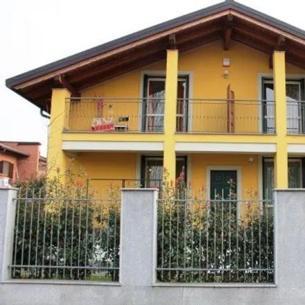 Rent this 4 bed house on Via Ghisolfa in 20007 Cornaredo MI, Italy