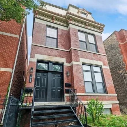 Buy this 6 bed house on 1041 South Oakley Boulevard in Chicago, IL 60612