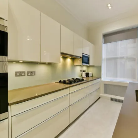 Image 5 - Museum Dental Suites, 70 Great Russell Street, London, WC1B 3BP, United Kingdom - House for rent