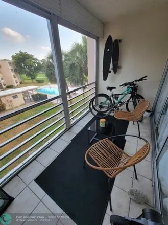 Buy this 1 bed condo on 9499 Evergreen Place in Pine Island, FL 33324