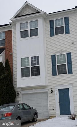 Rent this 3 bed townhouse on 53 Honor Way in Martinsburg, WV