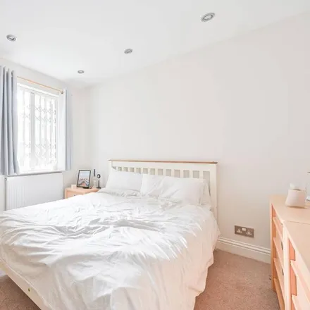 Image 2 - Munday House, Deverell Street, London, SE1 4EX, United Kingdom - Apartment for rent