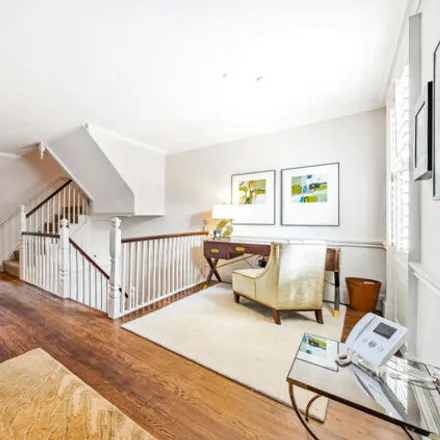 Image 3 - 9 Woodclyffe Drive, London, BR7 5NT, United Kingdom - Townhouse for sale