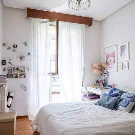 Rent this 3 bed apartment on Madrid in Kprichos Argentinos, Calle de Alcalá