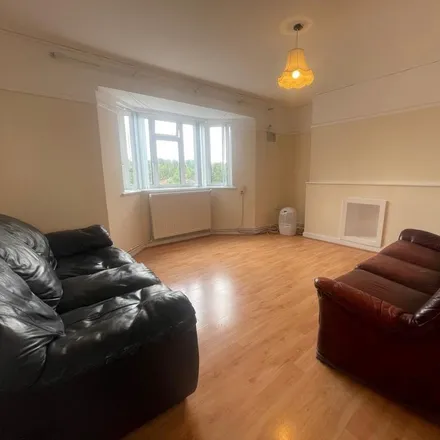 Image 2 - Bounds Green, Bounds Green Road, London, N11 2EF, United Kingdom - Apartment for rent