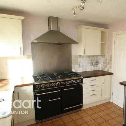 Image 3 - 56 Farriers Green, Taunton, TA2 8PR, United Kingdom - House for rent