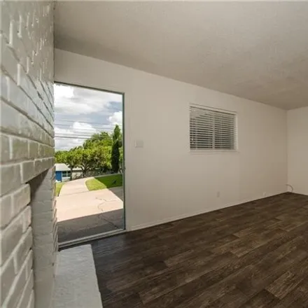 Image 2 - 1715 Taylor Gaines Street, Austin, TX 78741, USA - Apartment for rent