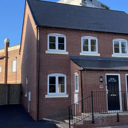 Rent this 3 bed duplex on Sandwell Street in Walsall, WS1 3EQ