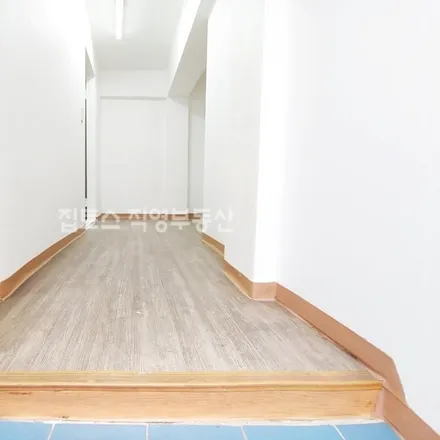 Rent this 2 bed apartment on 서울특별시 송파구 석촌동 150-2